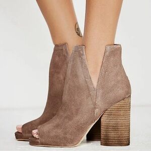 Jeffrey Campbell Oath Peep Toe Bootie Sz8 Taupe